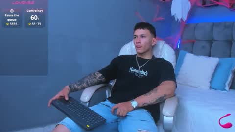 Snapshot of thomas_moon_ chatting on November 2025 03:58:02 PM Thomas online show from November 2025 03:58:02 PM