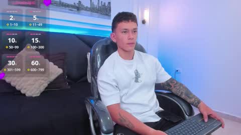 Snapshot of thomas_moon_ chatting on November 2025 11:43:02 AM Thomas online show from November 2025 11:43:02 AM