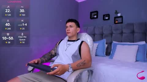 Snapshot of thomas_moon_ chatting on November 2025 11:21:01 AM Thomas online show from November 2025 11:21:01 AM