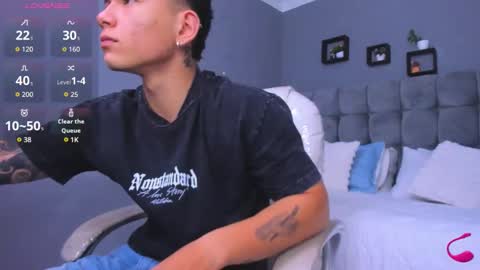 Snapshot of thomas_moon_ chatting on November 2025 11:52:02 AM Thomas online show from November 2025 11:52:02 AM