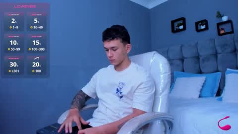 Snapshot of thomas_moon_ chatting on November 2025 11:42:01 AM Thomas online show from November 2025 11:42:01 AM