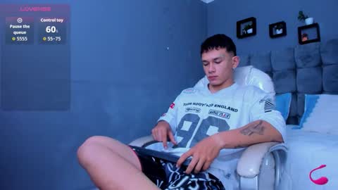 Snapshot of thomas_moon_ chatting on November 2025 10:21:01 AM Thomas online show from November 2025 10:21:01 AM