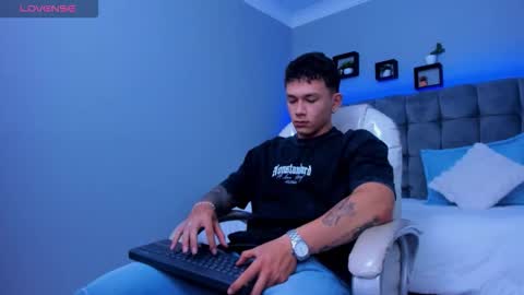 Snapshot of thomas_moon_ chatting on November 2025 11:56:02 AM Thomas online show from November 2025 11:56:02 AM