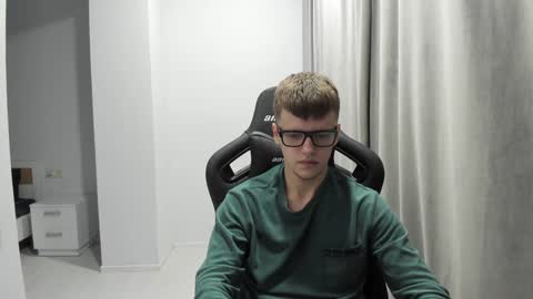 Tomas online show from January 2025 06:56:01 PM