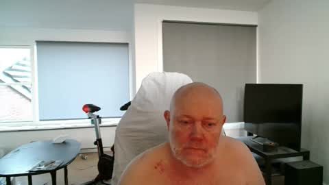 thomash32 online show from September 2025 04:45:02 AM