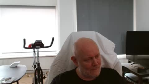 thomash32 online show from September 2025 03:12:01 PM