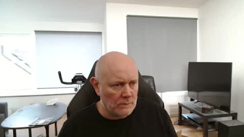 thomash32 online show from September 2025 07:31:01 AM