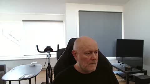 thomash32 online show from September 2025 11:26:01 AM