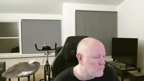 thomash32 online show from September 2025 04:39:02 AM