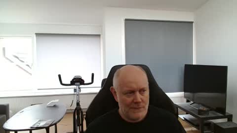 thomash32 online show from October 2025 09:40:01 AM