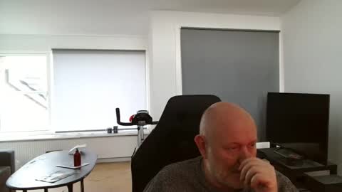 thomash32 online show from October 2025 11:33:02 AM