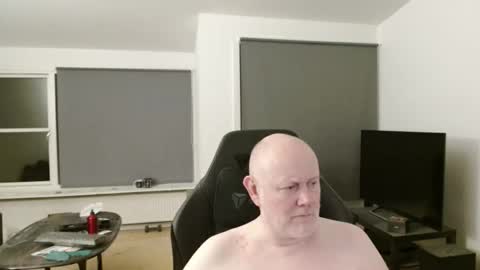 thomash32 online show from November 2025 11:49:02 PM