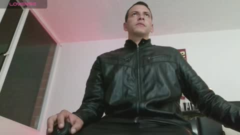 Snapshot of thomasjons chatting on June 2026 05:43:02 AM thomasjons online show from June 2026 05:43:02 AM