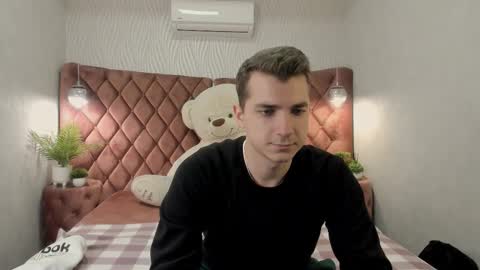 Thomas online show from November 2025 12:40:01 PM