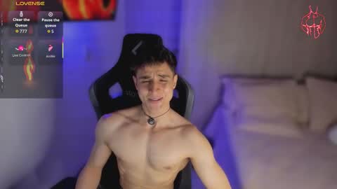 Snapshot of thomklein chatting on February 2026 07:32:02 PM Thom Klein online show from February 2026 07:32:02 PM