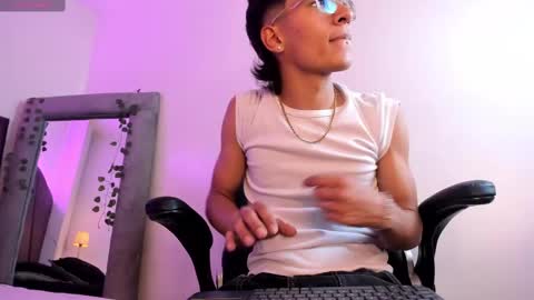Snapshot of thommy_stark chatting on March 2025 08:42:02 PM Thommy Stark online show from March 2025 08:42:02 PM