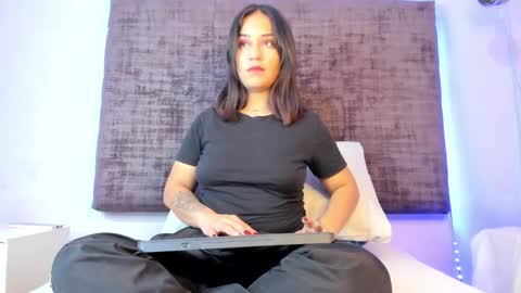 Snapshot of thyra_coral chatting on April 2026 03:50:02 AM thyra coral online show from April 2026 03:50:02 AM