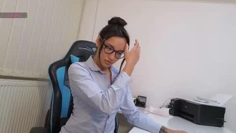 tia_j online show from January 2026 02:43:01 PM