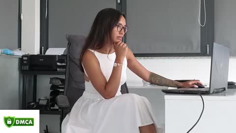 tia_j online show from June 2026 09:02:01 AM