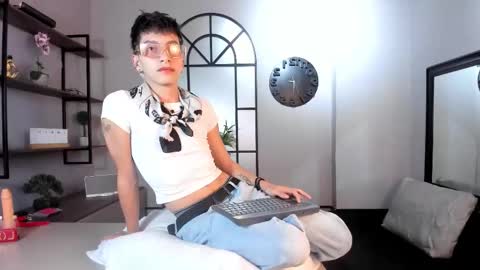 Tiam Muller online show from November 2025 08:16:01 PM