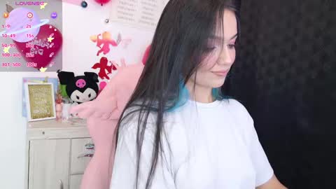 Tiana Le online show from February 2025 01:00:01 AM