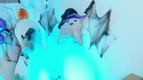 Tiana Le online show from October 2025 09:46:01 PM