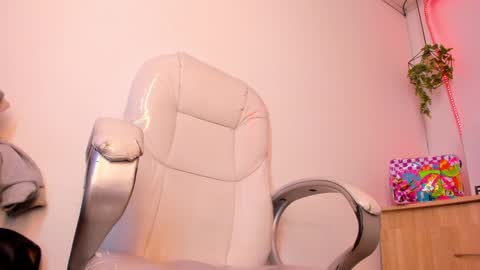 Tiarha online show from December 2024 07:48:02 AM