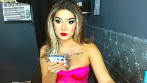 tiarrafoxs online show from March 2025 12:11:02 PM