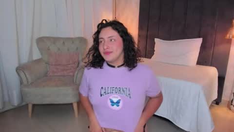 Snapshot of tich__ chatting on December 2024 10:08:01 AM TICH online show from December 2024 10:08:01 AM