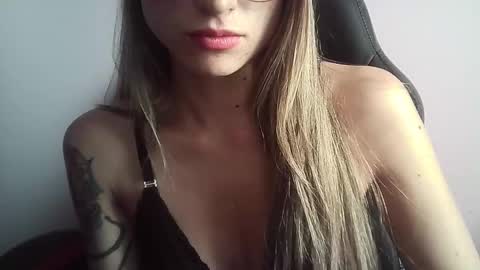 Tifanny online show from October 2025 09:56:01 PM