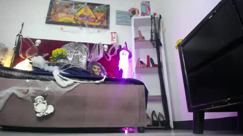 Tifanny Nails  online show from October 2025 12:26:02 PM