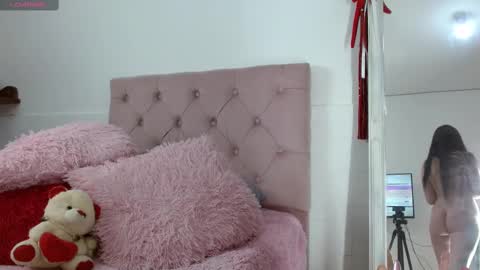 Tifanny online show from February 2025 05:18:02 PM