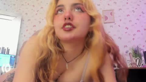 Snapshot of tifany_00 chatting on May 2026 07:20:02 PM tifany_00 online show from May 2026 07:20:02 PM