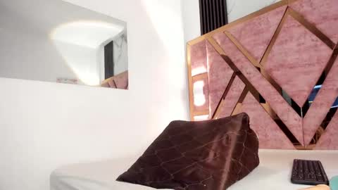 Tifanny online show from September 2025 06:54:01 PM