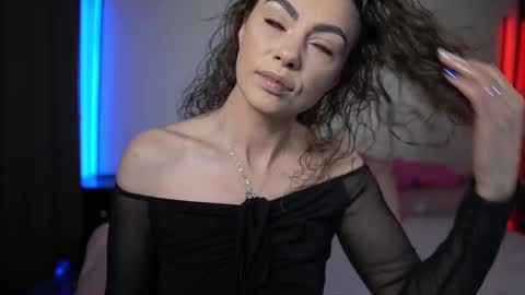 Tiffany online show from February 2025 10:04:01 PM