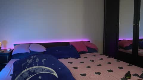 Tiffany online show from November 2025 09:59:01 PM