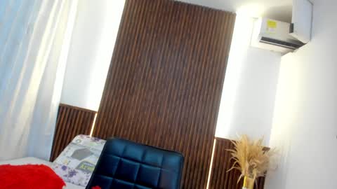 Tiffany online show from January 2025 04:37:02 AM