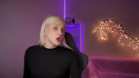 Amira online show from October 2025 10:39:02 AM