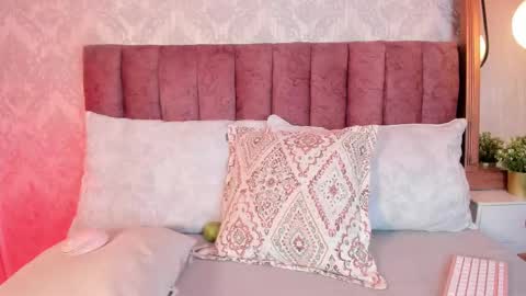 Tiffany Becker online show from September 2025 12:09:01 PM