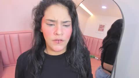 Tiffany online show from December 2025 07:32:01 PM