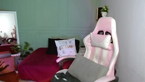 dont forget ask for custom vids  online show from January 2025 05:15:02 AM