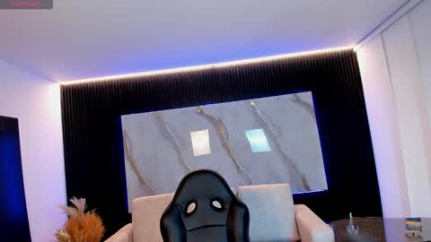 tiffanyhoustton online show from February 2026 12:45:01 PM