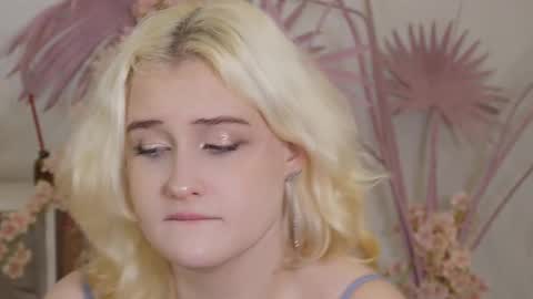 tiffanyjons online show from October 2025 06:03:02 PM