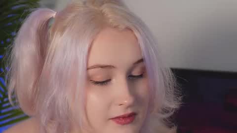 tiffanyjons online show from November 2025 05:35:02 PM