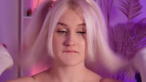 Snapshot of tiffanyjons chatting on December 2025 06:16:01 PM tiffanyjons online show from December 2025 06:16:01 PM