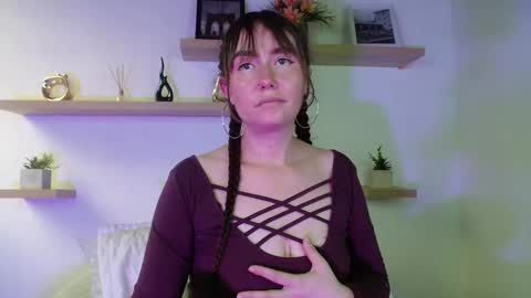 Tiffany online show from December 2025 09:00:01 PM