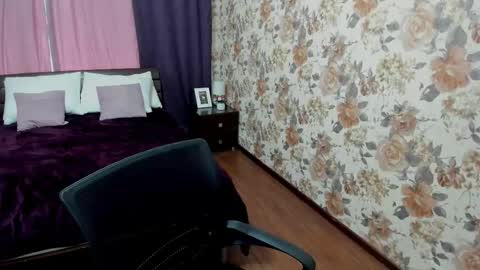 tiffanyyoun online show from October 2025 10:38:01 AM