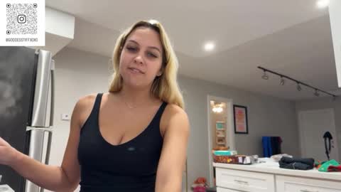 Tiffstreatsxoxo online show from October 2025 05:04:01 PM