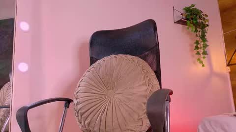 Snapshot of tiffvalentinee_ chatting on October 2025 07:56:01 PM Tiffany online show from October 2025 07:56:01 PM