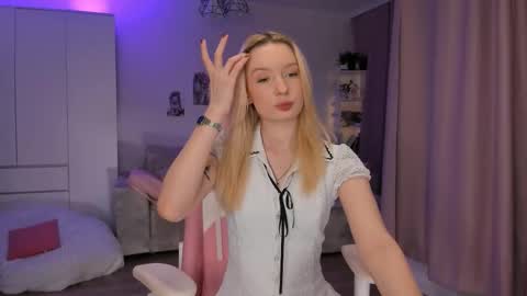 Tiffany online show from December 2025 03:23:01 AM